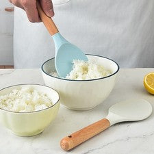 Cuchara de arroz con cabeza de silicona con mango de madera natural para uso diario en cocina