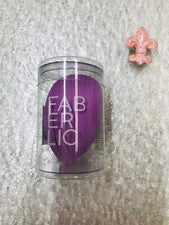 La esponja de maquillaje tiene una estructura de celda abierta que se llena de agua utilizada para el maquillaje