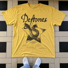 Camiseta Deftones Amarilla Gráfica Estilo Vintage Banda de Metal Alternativo Camiseta
