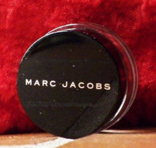 SOMBRA DE OJOS MARC JACOBS GLITTER ROCK 96 SEE-QUINS GLAM PRECIO DE VENTA SUGERIDO POR EL FABRICANTE $28 VEGANA PLATEADA
