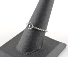 Anillo de flores delicadas con banda texturizada de plata de ley - Embalaje de regalo gratuito