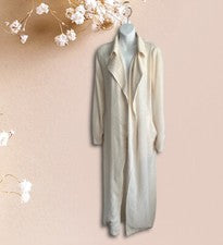 Vestido capuleto, para mujer talla pequeña. color marfil.