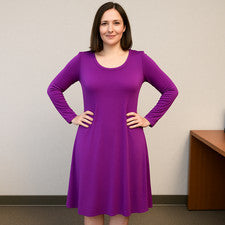 NUEVO CON ETIQUETAS Vestido Camiseta HiMONE Para Mujer Mediano Púrpura Sedoso Suave Elastizado Bolsillos Informal