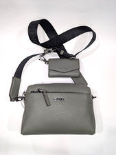 Cámara cruzada DKNY verde salvia Tate para mujer con bolsa (R43EAH41) - NUEVA CON ETIQUETAS