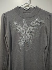 Vestido Suéter Hasta la Rodilla Para Mujer Color Gris - Diseño Flor Frontal - Talla Pequeña