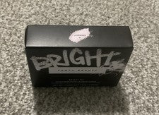 Polvo iluminador Fenty Beauty de Rihanna Bright Fix - 01 lavanda 0,28 oz
