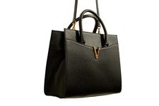 Bolso de hombro Versace para mujer de cuero negro con textura dorado con logotipo en V
