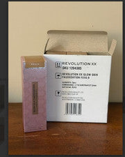 Base luminosa Revolution Beauty XX Glow Fauxxdation, FX10.9 a granel PACK DE 3