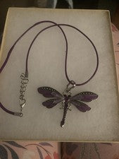Collar libélula púrpura con cordón y cadena de 18 pulgadas tono plata piedras púrpuras