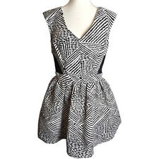 Nuevo con etiquetas Mini Vestido Trixxi Mujeres 11 Plisado Estampado Cebra Acampanado Transparente Y2K Glam Mob Esposa