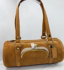 Bolso Coach Runway Kisslock Barrel Gamuza Caramelo (OTOÑO 2025)
