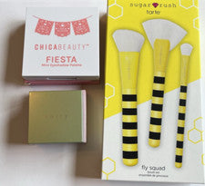 Lote de Maquillaje incluye Juego de Pinceles Tarte 3 Piezas - Iluminador Mally - Chica Beauty