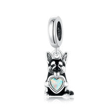 Dije de corazón de ópalo con pastor alemán de plata 925 en caja de regalo