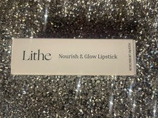 Lápiz labial Lithe Beauty Nourish & Glow Peony nuevo tamaño completo con caja