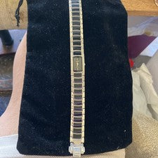 Muy bonito reloj Citizen antiguo con diamantes a su alrededor 