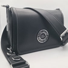 Bolso Bandolera Marc Jacobs Para Mujer Negro Insignia Logo Solapa Completa Cuero