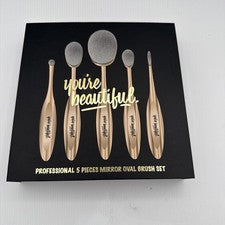 ¡NUEVO Juego de brochas de maquillaje ovaladas con espejo profesional You’re Beautiful de 5 piezas!