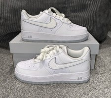 NIKE AIR FORCE 1 '07 BLANCO-GRIS LOBO (DV0788 100) + PROTECTORES DE PLIEGUES GRATIS