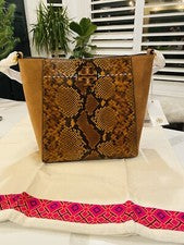 Nuevo con etiquetas Bolso Hobo Exótico Tory Burch McGraw de Cuero Caramelo Oscuro $498 Raro Auténtico
