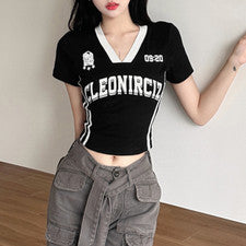 Nuevo top para mujer Camiseta de manga corta estampada con cuello en V ajustada lisa de moda