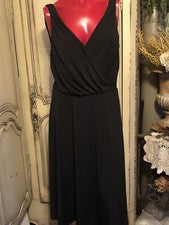 Hermosa figura de mujer vestido favorecedor diseño por Talbots talla S