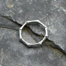 Anillo de plata de ley 925 liso con textura de bambú