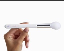Cepillo en polvo IBY Beauty Hilite Highlight NUEVO maquillaje cosmético facial nuevo en envoltorio