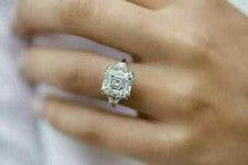 Anillo de compromiso de boda de diamantes creados en laboratorio de corte Asscher de 3,10 quilates de oro blanco de 14 q