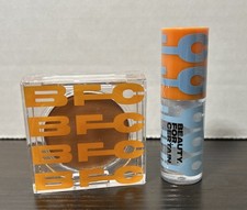 Brillo de labios Beauty For Certain Diamond y color topo #08 crema iluminador