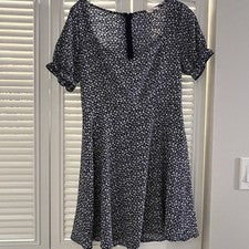Vestido de verano para mujer azul floral ligero mediano. Mangas elásticas cuello cuadrado