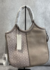 NUEVO CON ETIQUETAS Calvin Klein Beige Gabrianna Bolso de Mano para Mujer con Bolsa para el Polvo Precio de venta sugeri