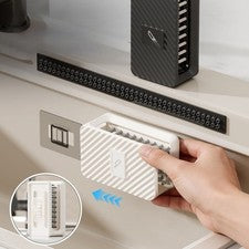 Doppelseitiges Besteckreinigungswerkzeug mit klebender Rückseite für vertikale