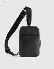 NUEVO CON ETIQUETAS BOLSO BANDOLERA DE CUERO ITALIANO QUINCE EXCURSION NEGRO PRECIO DE VENTA SUGERIDO POR EL FABRICANTE 