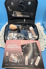 Artistry Essentials | Juego de belleza de 12 piezas con bolsa de cosméticos colgante nuevo