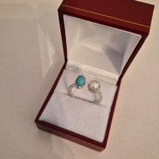 Anillo de turquesa y perlas de la Bella Durmiente en platino sobre plata