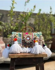 Bolso de mano para mujer artesanal afgano bordado patchwork. Estilo muy único.