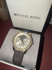 Reloj de cuarzo Michael Kors para mujer tono dorado cronógrafo correa de cuero marrón