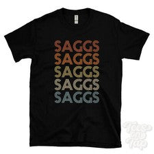 CAMISETA SAGGS ESTILO RETRO REPETIDO Hombre y Mujer Novedad Genial Nombre Regalo