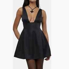Nuevo con etiquetas Mini Vestido WeWoreWhat Negro Satinado Sin Mangas Para Mujer Talla 2 Precio de venta sugerido por el