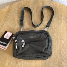 Bolsos de mano cruzados de nailon con triple cremallera plateados carbón Baggallini para mujer