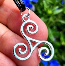 Collar Colgante Triskele Triskelion Símbolo Celta Étnico Alternativo Joyería