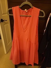 Nuevo sin etiquetas Vestido sin mangas rosa brillante con cuello en V fluido para mujer talla pequeña