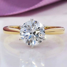 Anillo de compromiso solitario moissanita blanco redondo de 3 quilates enchapado en oro de dos tonos de 14 k
