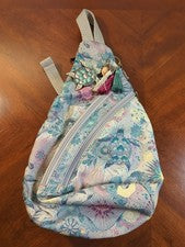 Mochila Sakroots On The Go Sling gris paisaje marino tortuga marina nueva sin etiquetas sarga ecológica