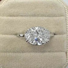 Anillo de compromiso de diamantes de laboratorio de oro cultivado corte ovala...