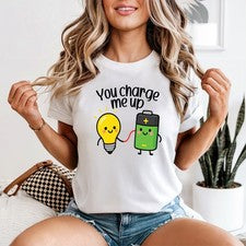 Camiseta You Charge Me Up para mujer Electricidad Ciencia Relación