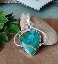 Increíble colgante de diseño de piedras preciosas Shattuckite de plata de ley 925 maciza MO+1058