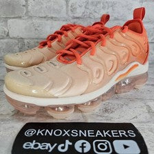 Zapatilla deportiva Nike Air Vapormax Plus Guava Ice Rush naranja DQ8588 800 para mujer talla 8”