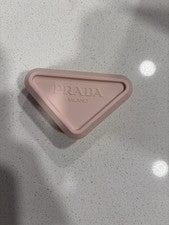 Prada Beauty nuevo. Prada Touch crema a polvo #P72 DAHLIA