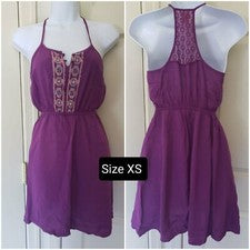 Vestido de verano de moda para mujer recortado hasta la rodilla zapatos abiertos púrpura bordado